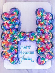Letter “H” mini cupcake cake